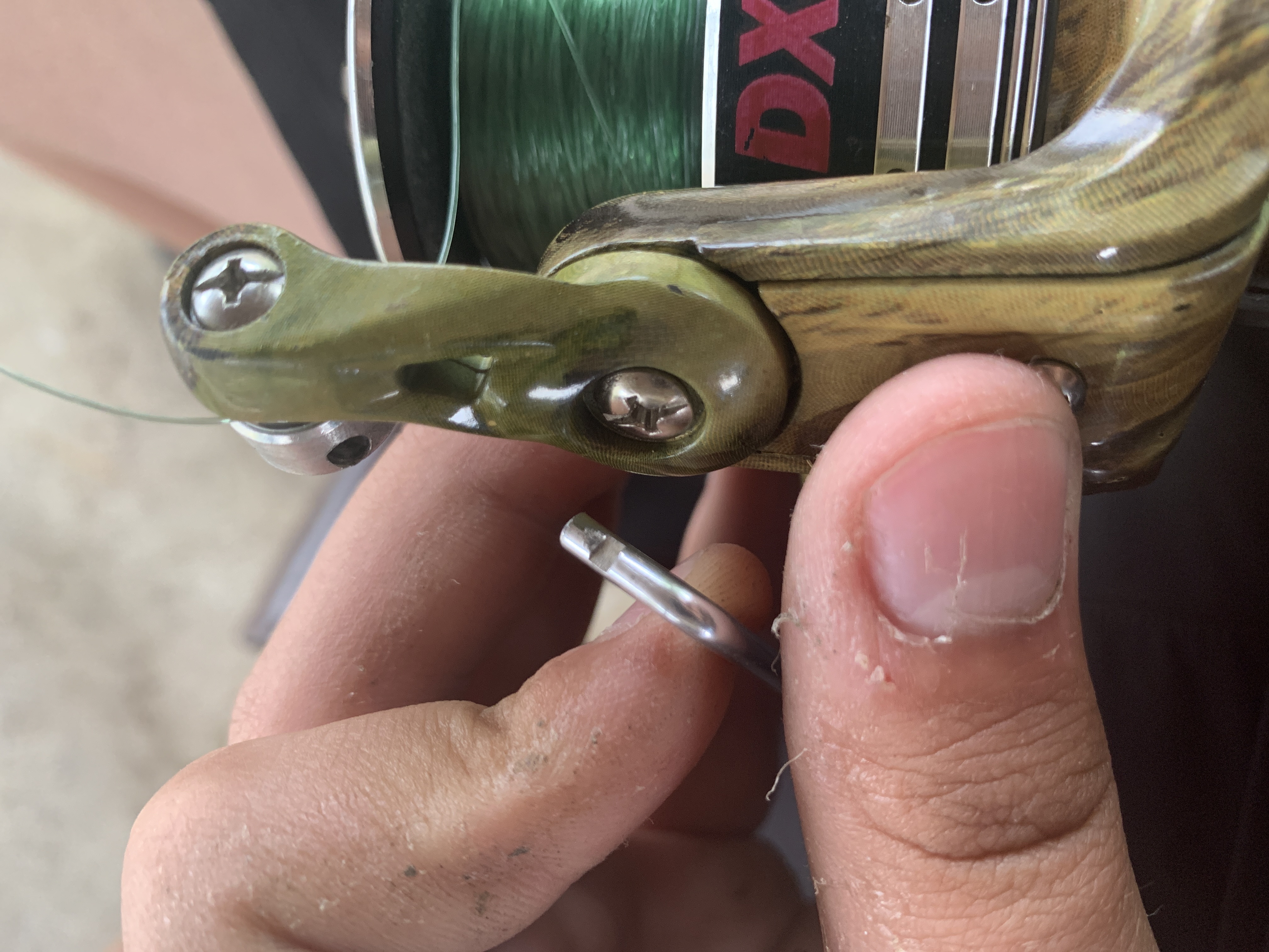 Look at it the bail arm isnt connected to the silver wheel and there is a little thing on it - User uploaded image